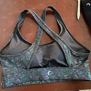 Black reflective light n tight sports bra